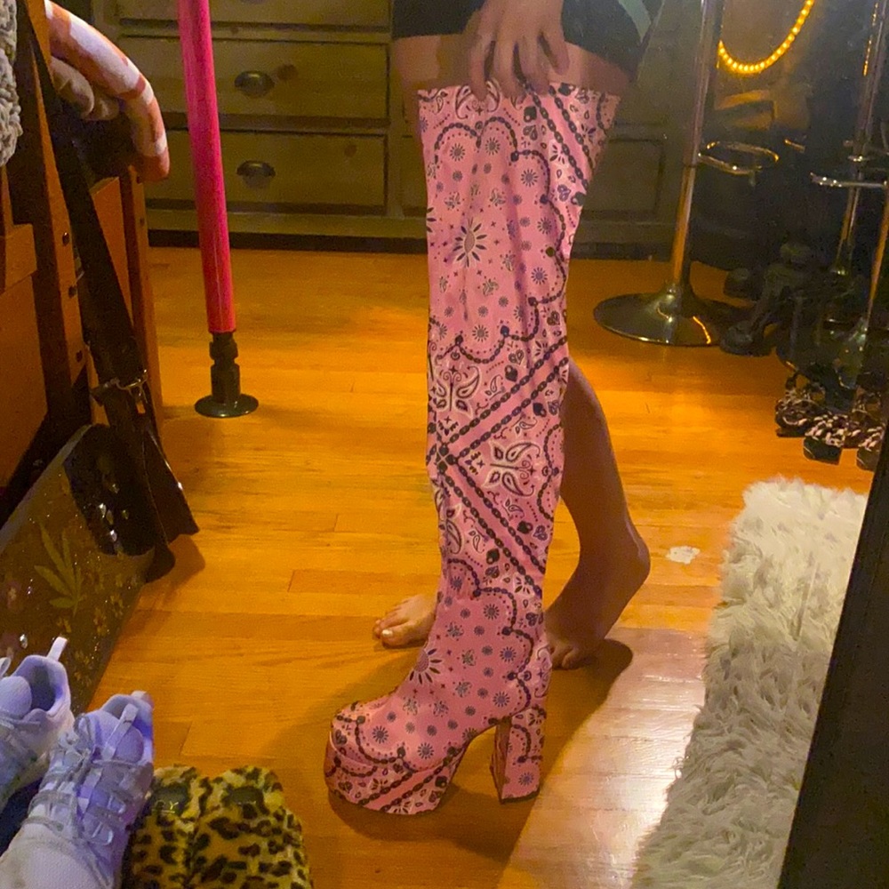 Pink thigh high platform heels 💕